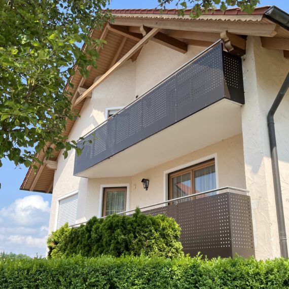 Balkongeländer mit Sichtschutz